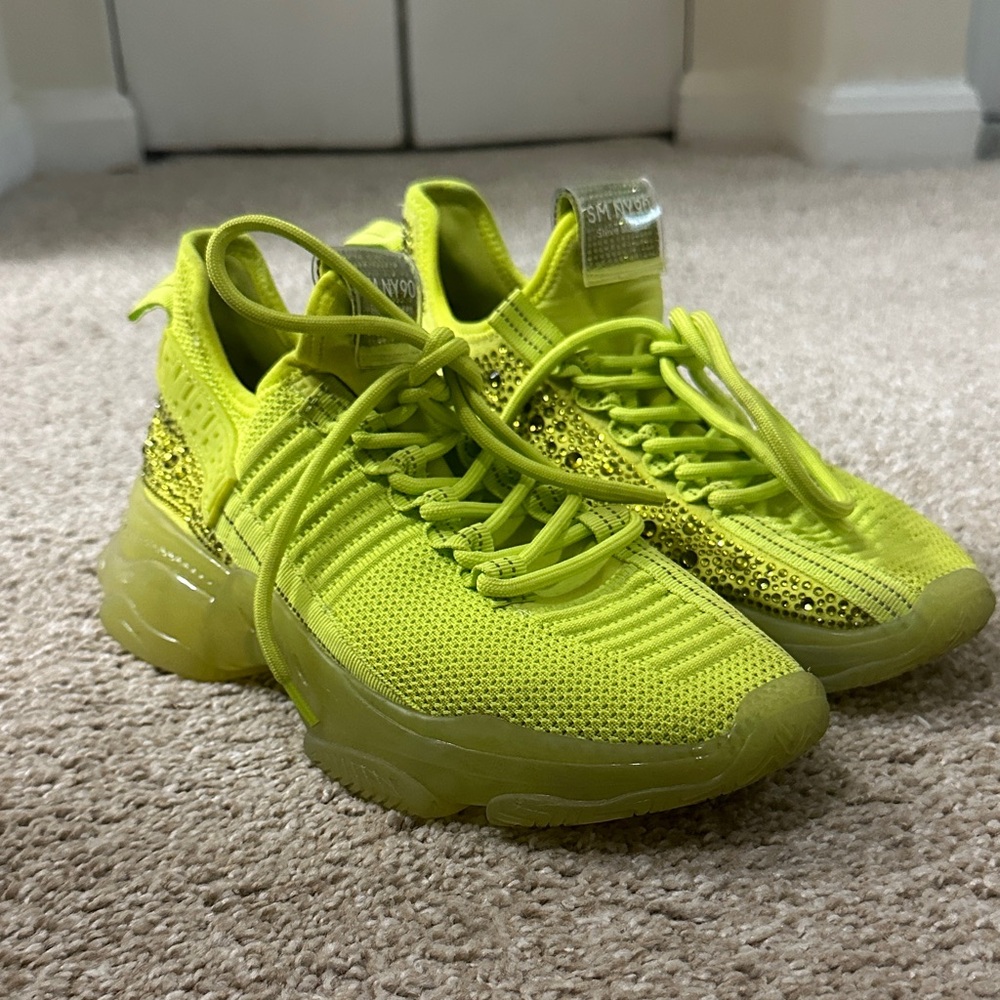 Steve Madden Maxima Sneaker (no box)
